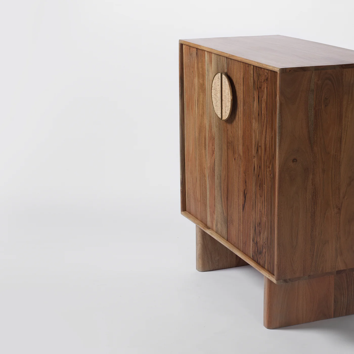 Edvard Acacia Ribbed Drinks Cabinet - Image 3